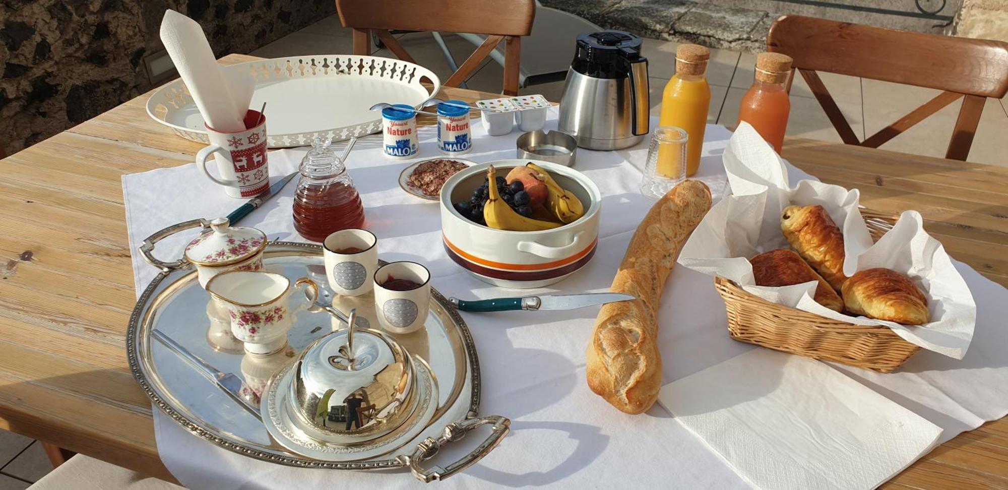 La Tour Noble Bed & Breakfast Saint-Saturnin  Dış mekan fotoğraf